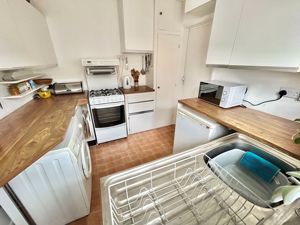 Kitchen- click for photo gallery